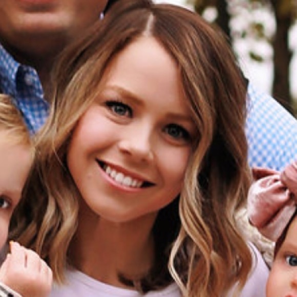 Meet your Posher, Amanda - Picture 1 of 1